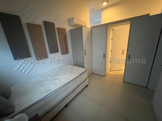 Waters on the bay, Área Metropolitana