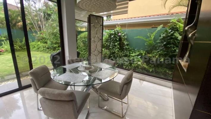 Antigua, Costa del Este