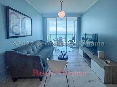 H2O on the ocean, Avenida Balboa