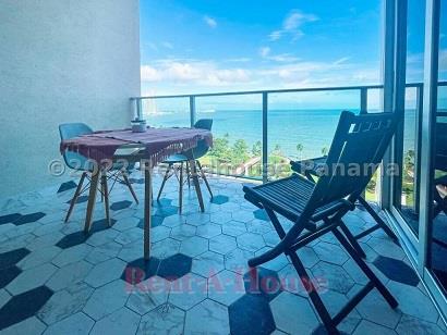 H2O on the ocean, Avenida Balboa