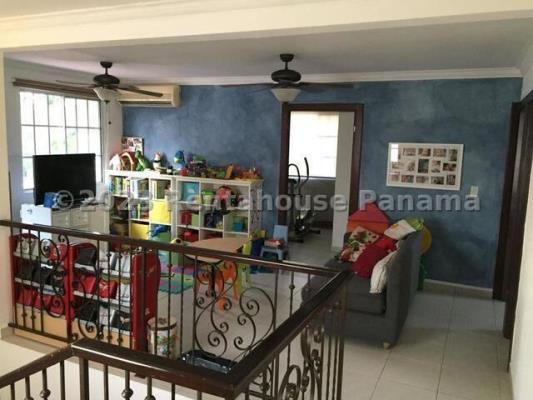 Castel Novo, Parque Lefevre