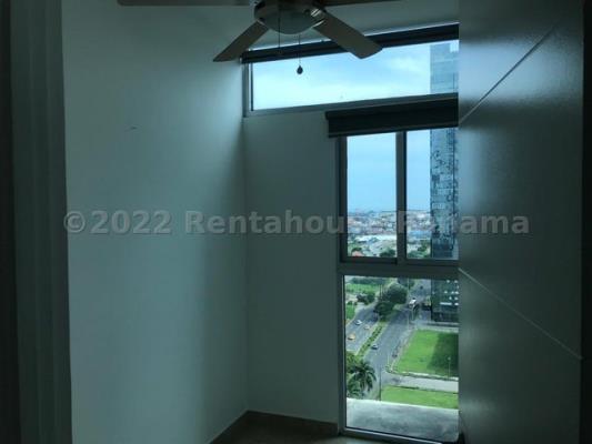 H2O on the ocean, apartamento