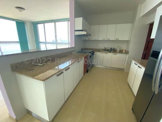 Grand Bay Tower, Área Metropolitana