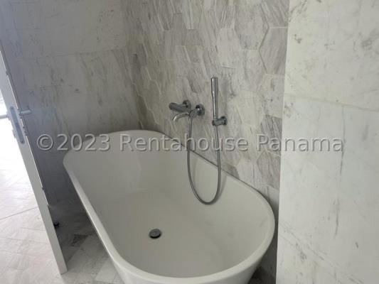 Hyde Wanders & Yoo, casa