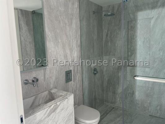 Hyde Wanders & Yoo, casa