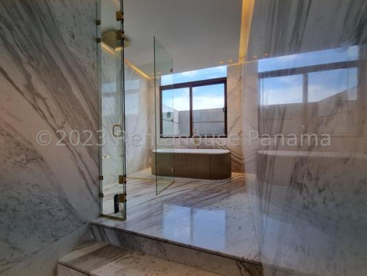 Ocean Reef Island, Punta Pacifica