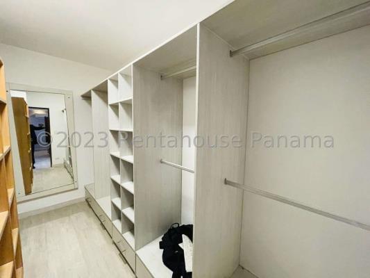 Los Delfines, Avenida Balboa