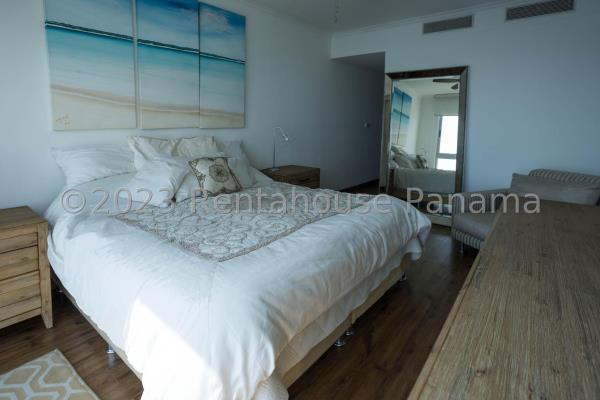 H2O on the ocean, apartamento