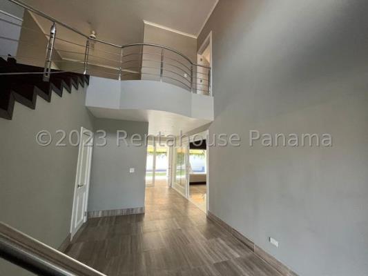 Costa de Las Perlas, Área Metropolitana