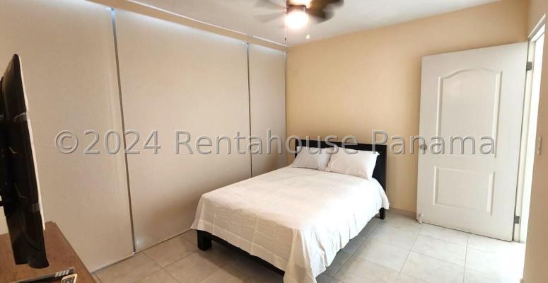 The Seawaves, Bella Vista