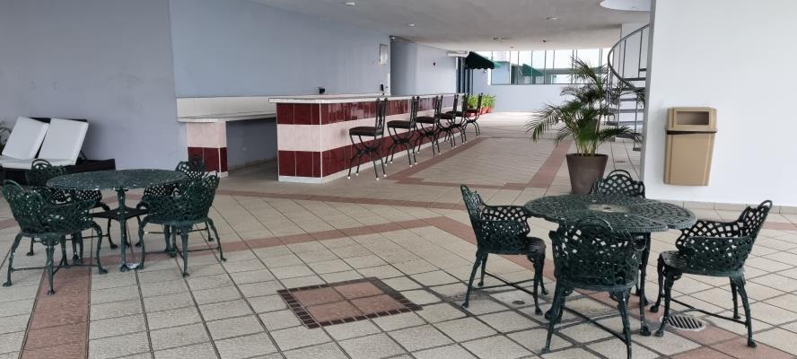 Plaza Miramar, Avenida Balboa