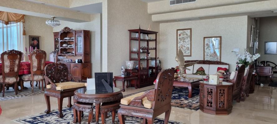 Plaza Miramar, Avenida Balboa