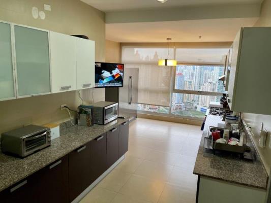 Q Tower , apartamento