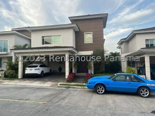 Dorado village, Amelia Denis De Icaza