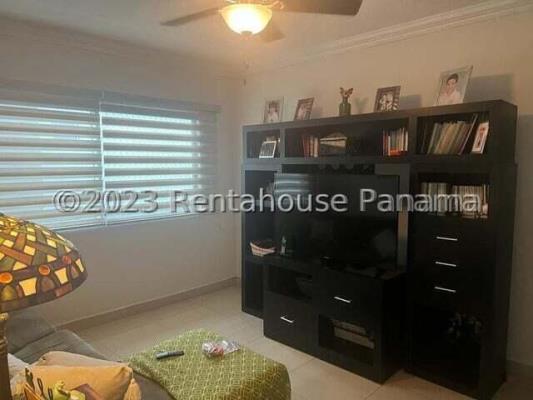 Dorado village, Amelia Denis De Icaza