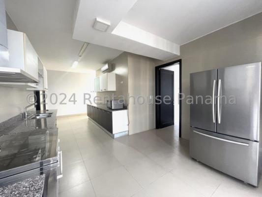 Q Tower , apartamento