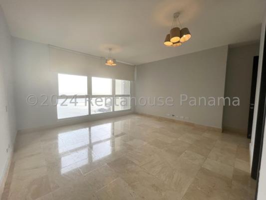 Q Tower , apartamento