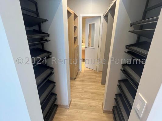 Oasis on the Bay, Área Metropolitana