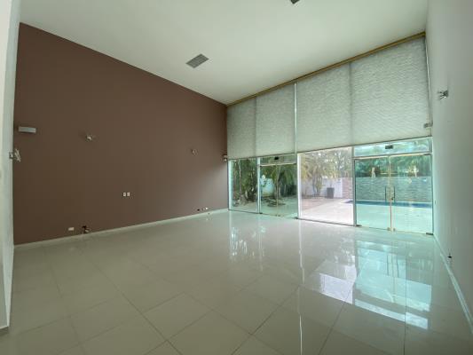 Costa Esmeralda, casa