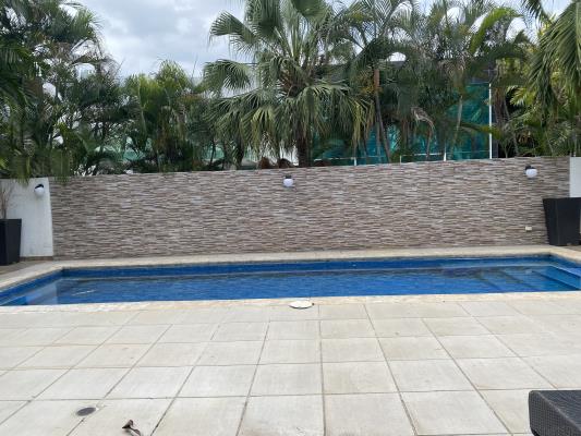 Costa Esmeralda, casa