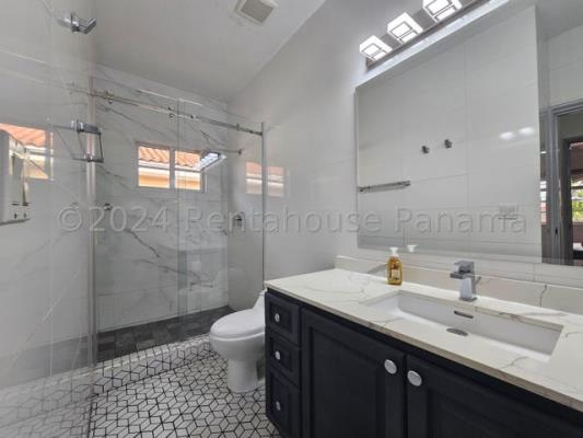 Costa Serena, Área Metropolitana