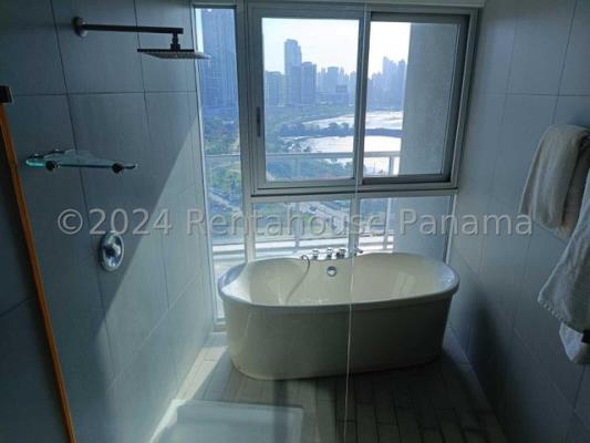 Yacht Club, Avenida Balboa