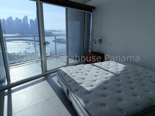 Yacht Club, Avenida Balboa