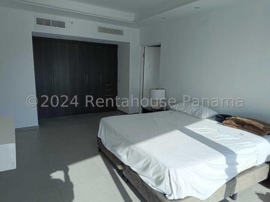 Yacht Club, Metropolitan Area