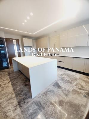 Empire Residences, Santa Maria