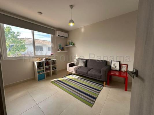 Bosques del Pacífico, casa