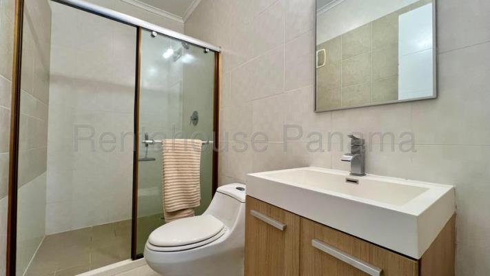 White Tower, Avenida Balboa