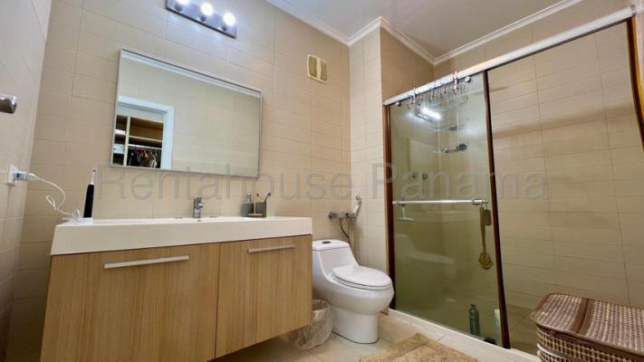 White Tower, Avenida Balboa