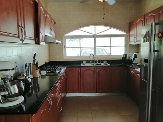 Green Fields, Ancón