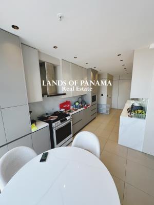 Q Tower , apartamento