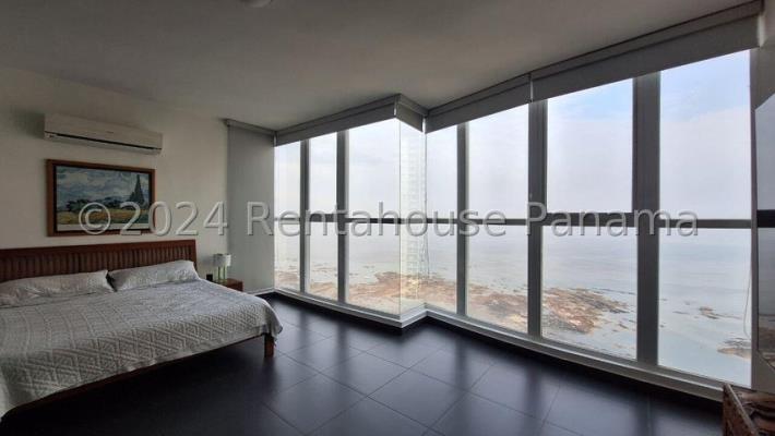 Ocean Drive, apartment