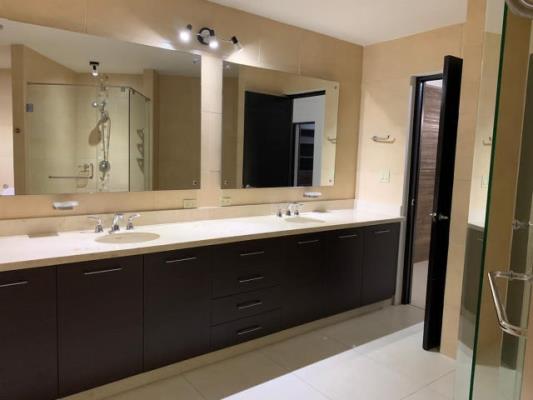 Embassy Village Albrook, Panamá