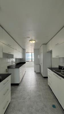 Avenida Balboa, Bella Vista