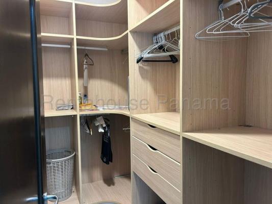 Aventura tower, Punta Paitilla