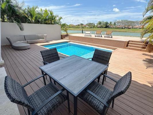 Ocean Lake Golf Villas, Antón