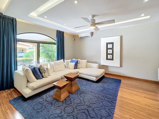 Antigua, Área Metropolitana