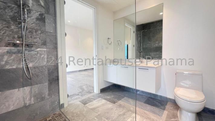 Upper East Tower, apartamento