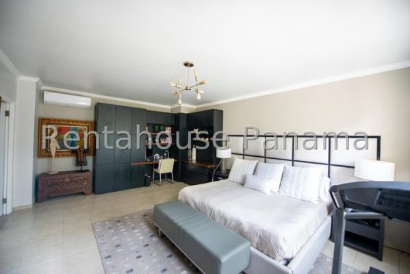 Vistanova, Área Metropolitana