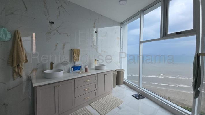 Pearl at the Sea, Costa del Este