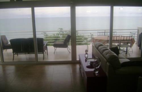 Miramar loft, Antón