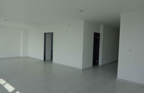 Luxor Tower, Área Metropolitana