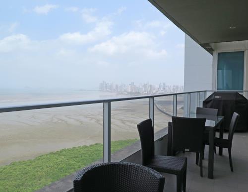 Altamar del Este, Área Metropolitana