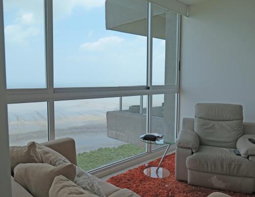 Altamar del Este, Área Metropolitana