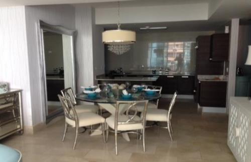 Grand Tower, Área Metropolitana