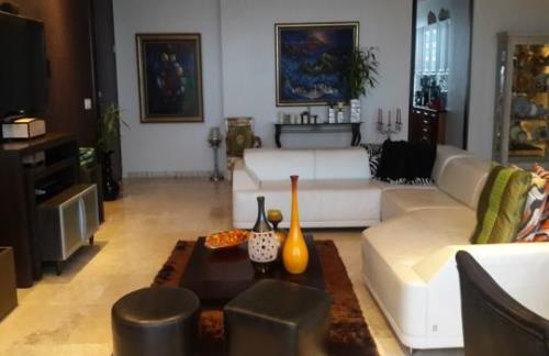 Aqualina, Punta Pacifica