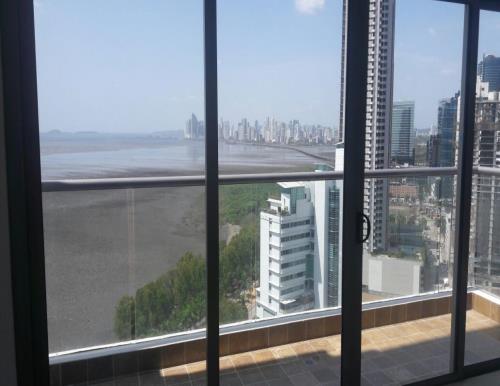 Paramount, apartment